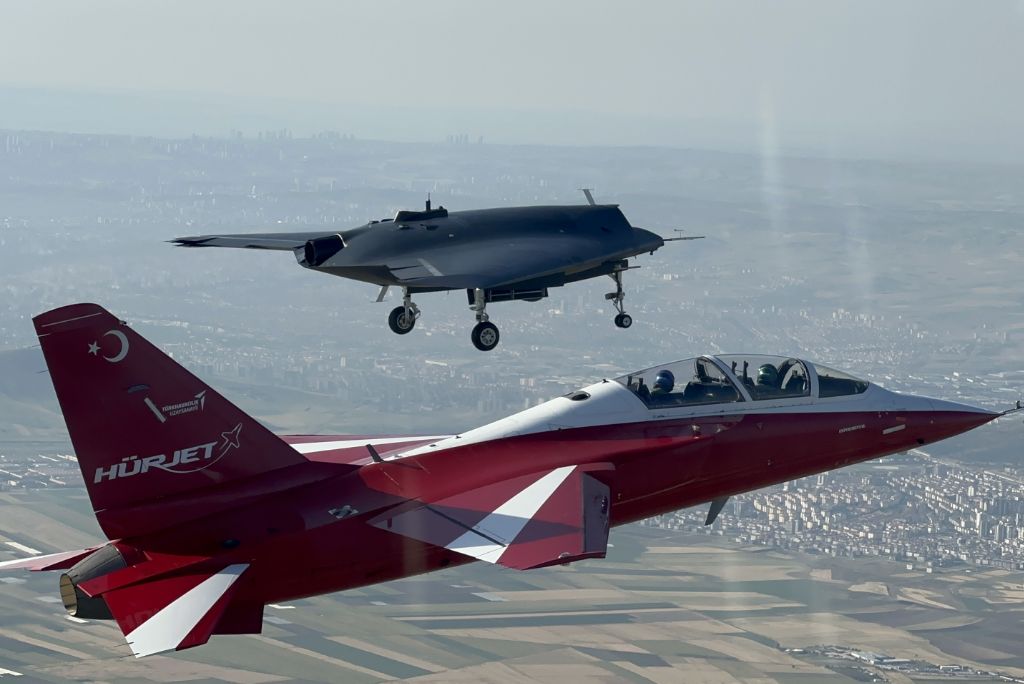 ANKA III ve HÜRJET'ten Kol Uçuşu